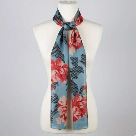 NWT Vince Camuto Silk Blue Floral Rectangle Scarf - Picture 3 of 12